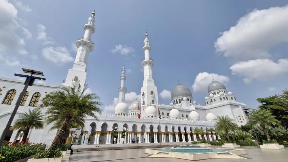 Masjid Raya Sheikh Zayed Solo